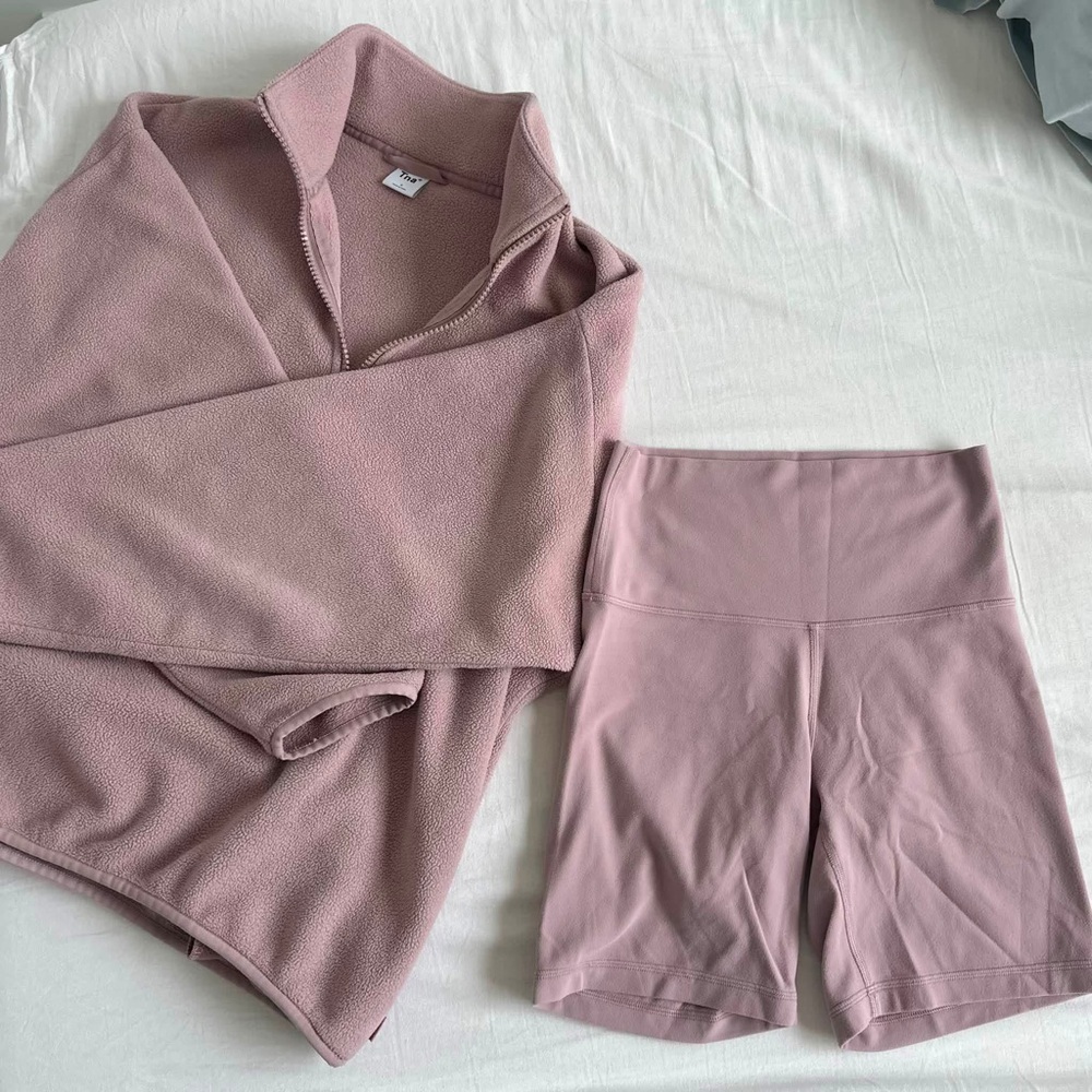 ARITZIA Mauve Quarter-Zip Fleece Pullover Sweater & Butter Shorts Set
